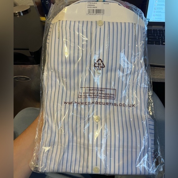 HAWES&CURTIS fitted slim non iron button up - Picture 3 of 3